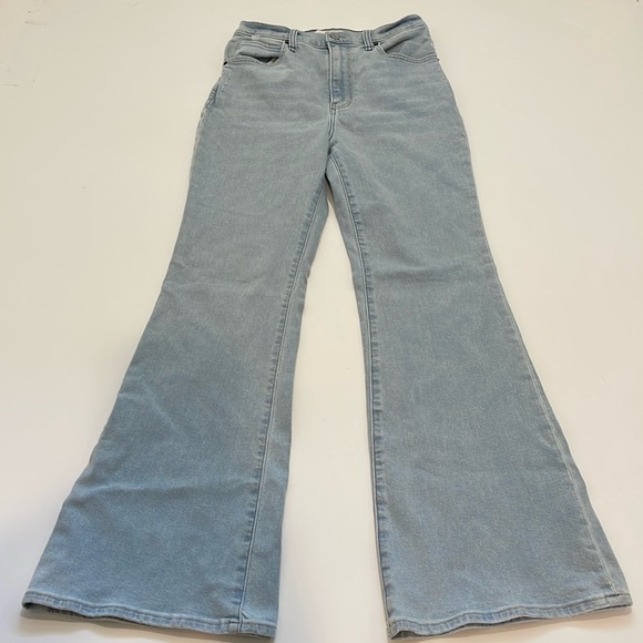 Abercrombie & Fitch Denim - Abercrombie & Fitch The Flare Ultra High Rise Jeans